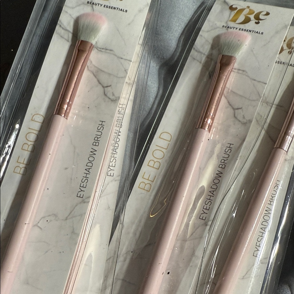 Assorted Makeup Brushes Set - Picture 4 of 7